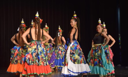 "Compañía Artística y Cultural Sintana” z Bogoty na tarnogrodzkiej scenie