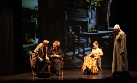 „Opowieść wigilijna” Karola Dickensa na scenie Tarnogrodzkiego Ośrodka Kultury - premiera
