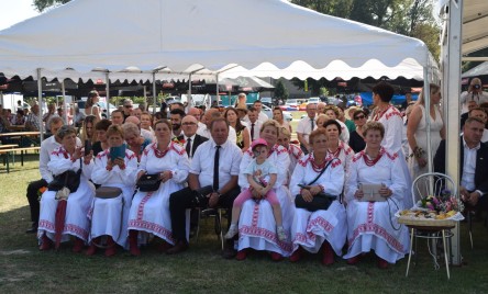 Delegacja z Tarnogrodu na Dożynkach Powiatowych w Obszy