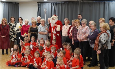 Przedszkolaki dla tarnogrodzkich seniorów