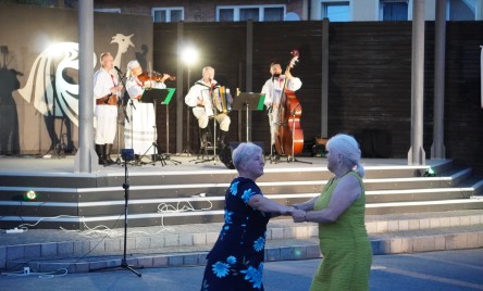 POTAŃCÓWKA NA POŻEGNANIE LATA  z Kapelą Ludową KRĄŻAŁKA 