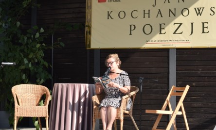 „Gościu, siądź pod mym liściem, a odpoczni sobie! Nie dojǳie cię tu słońce, przyrzekam ja tobie…”