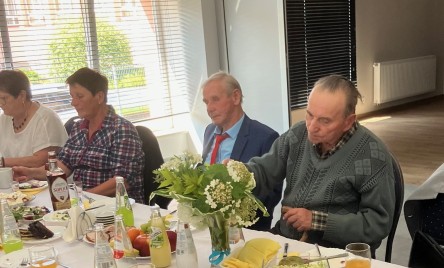 TARNOGRODZCY SENIORZY Z WIZYTĄ W STARYM DZIKOWIE